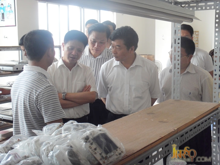 中国即热网：省政法委书记徐谦与副省长张志南莅临公司视察