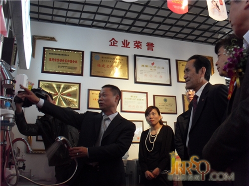 点击新窗口打开大图