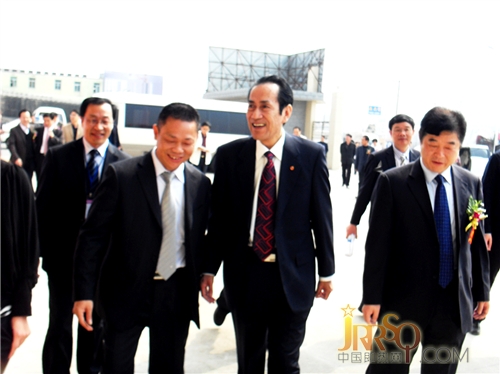 点击新窗口打开大图