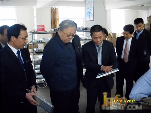 全国人大常委会副委员长路甬祥来清华园电器考察调研