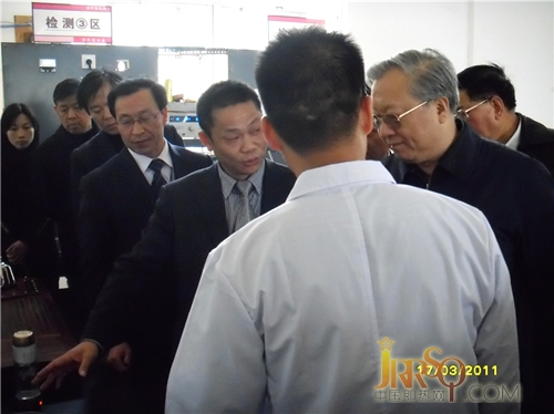 全国人大常委会副委员长路甬祥来清华园电器考察调研
