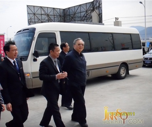 全国人大常委会副委员长路甬祥来清华园电器考察调研