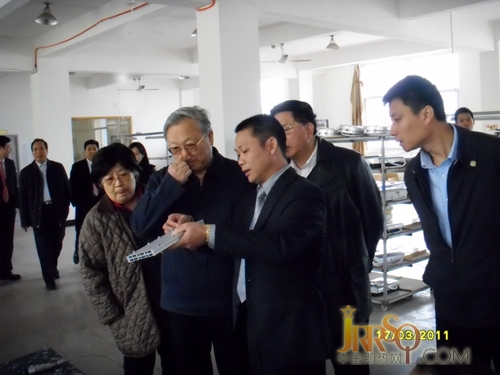 全国人大常委会副委员长路甬祥来清华园电器考察调研