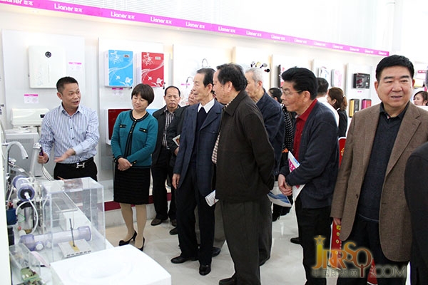 区委书记林桦一行来恋尔速热电器视察指导工作