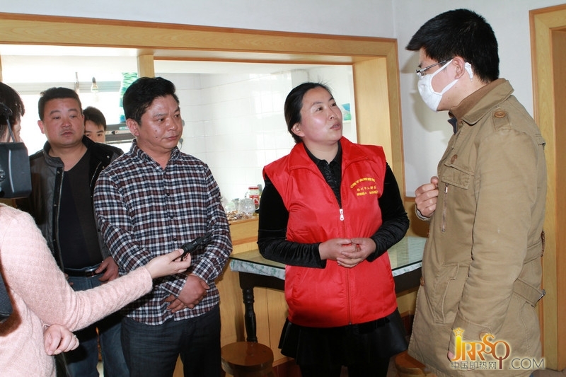 江都经销商王永兵“爱心行动”免费为尿毒症患者陈阳送去高档恒温瑞琦仕热水器一台
