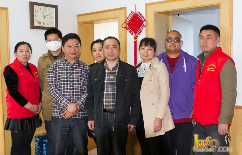 江都经销商王永兵“爱心行动”免费为尿毒症患者陈阳送去高档恒温瑞琦仕热水器一台